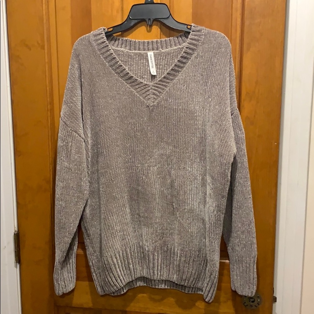Zenana Outfitters sweater Size small